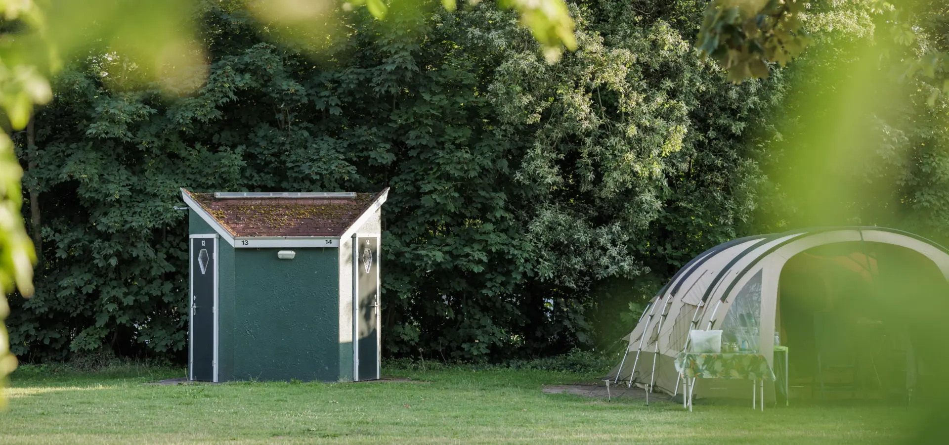 Holland Campings Twee Bruggen Privat Sanitair Toilettenblock beim Zelt