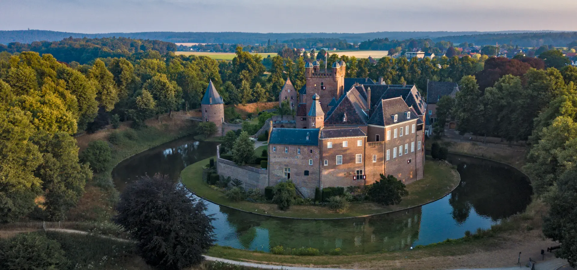 28 29 Kasteel Huis Bergh