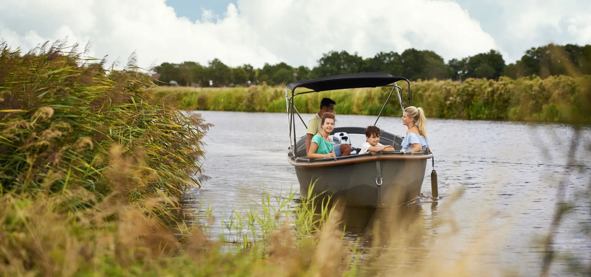 Holland Campings_Camping in Hardenberg_Bootsfahrt_Familie