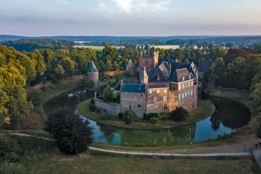 28 29 Kasteel Huis Bergh