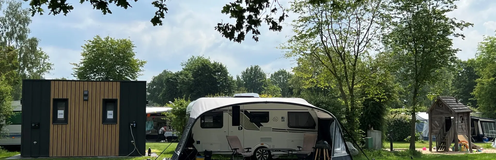 Komfortplatz mit Privatsanitär (autofrei) Ferienpark de Luttenberg