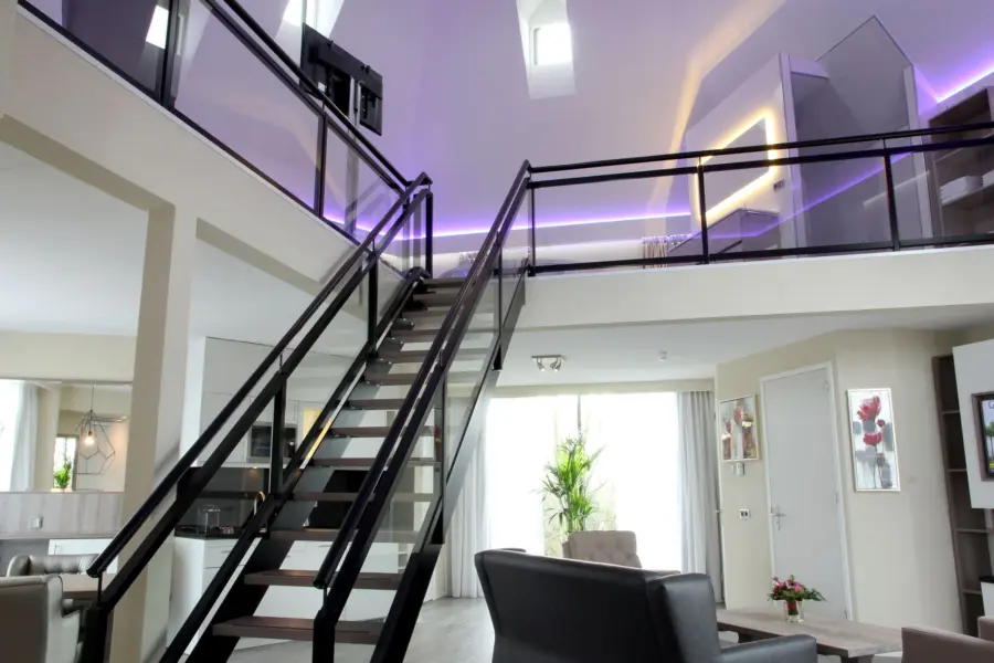 Hotel Turmzimmer Treppe zur offener Schlafzimmer - Ferienpark Marveld Recreatie