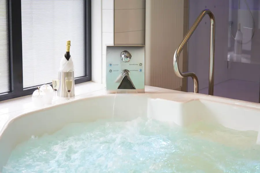 Luxus Villa am Teich mit Wellness - Ferienpark Marveld Recreatie
