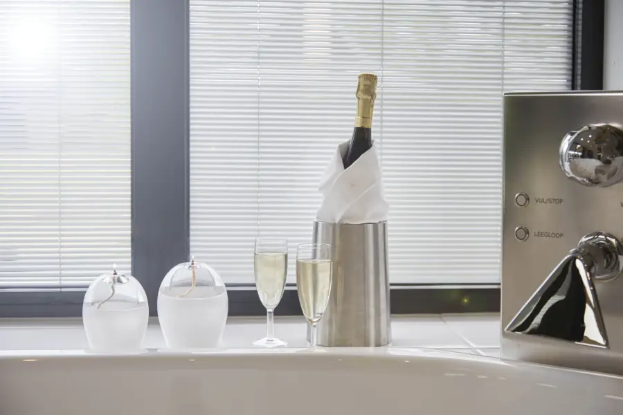 Luxus Villa am Teich mit Wellness - Ferienpark Marveld Recreatie