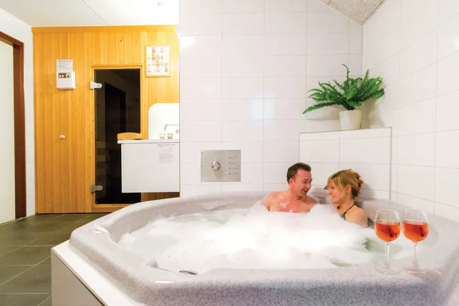 Ferienhaus vw06 badezimmer whirlpool sauna ferienpark marveld recreatie