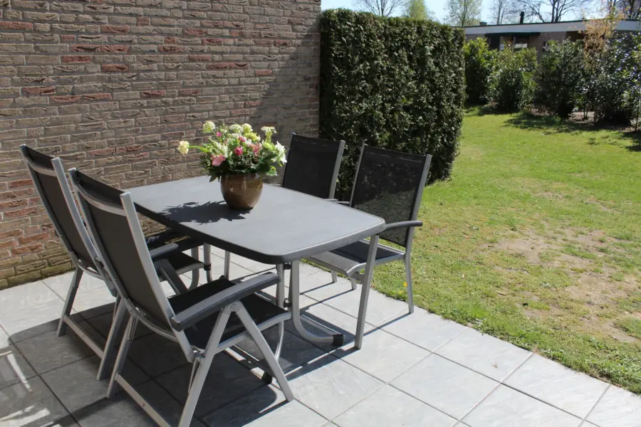 Garten mit Terrasse Hotel Bungalow - Ferienpark Marveld Recreatie