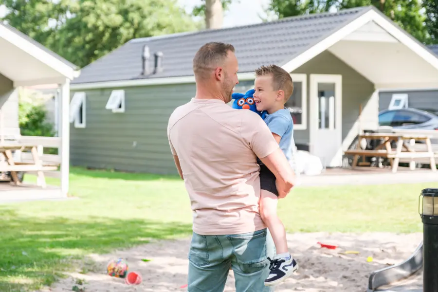 Papa en zoontje buurveld