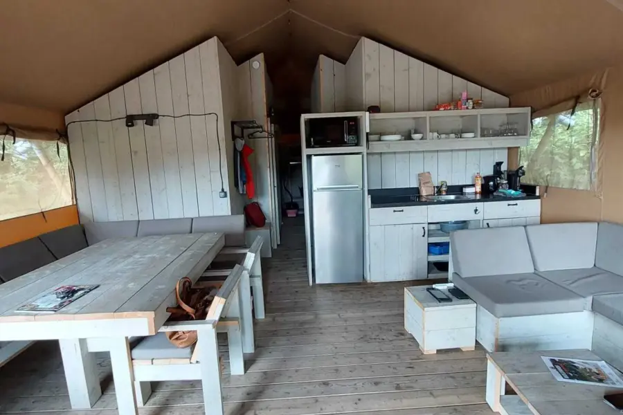 Tentlodge binnen