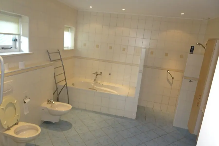 Badkamer beneden familiehuis