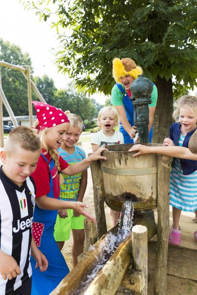 Viel Unterhaltung beim Camping in Holland - Spielen mit Wasser