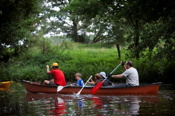 Gemeinsam unterwegs über den Kanäle in Holland - Ferienpark Beerze Bulten