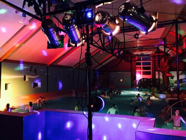 Campingplatz De Kleine Wolf - Pool Party